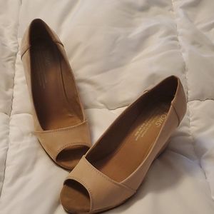 TOMS wedges